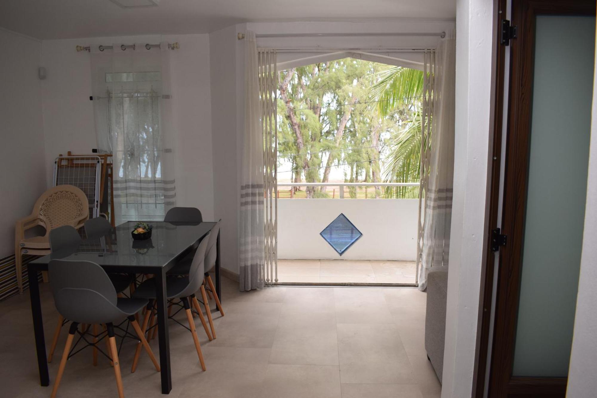 Apartment Sea Front *